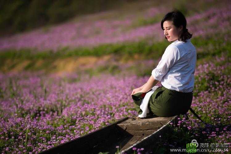 婀娜少女羞岁月无忧愁云裳：青春芳华绽别样风采